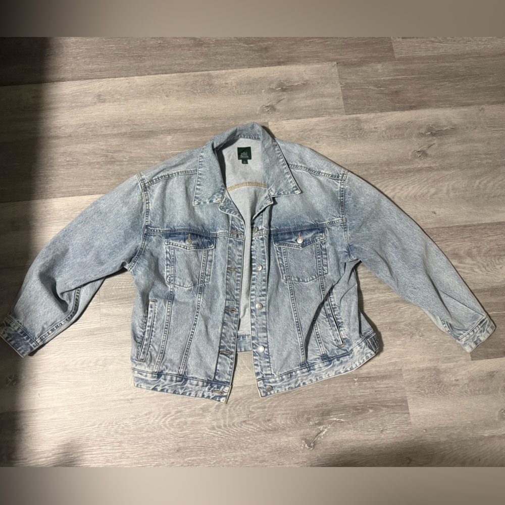 Wild Fable Women’s Foundational Denim Oversized Trucker Jacket Medium Wash